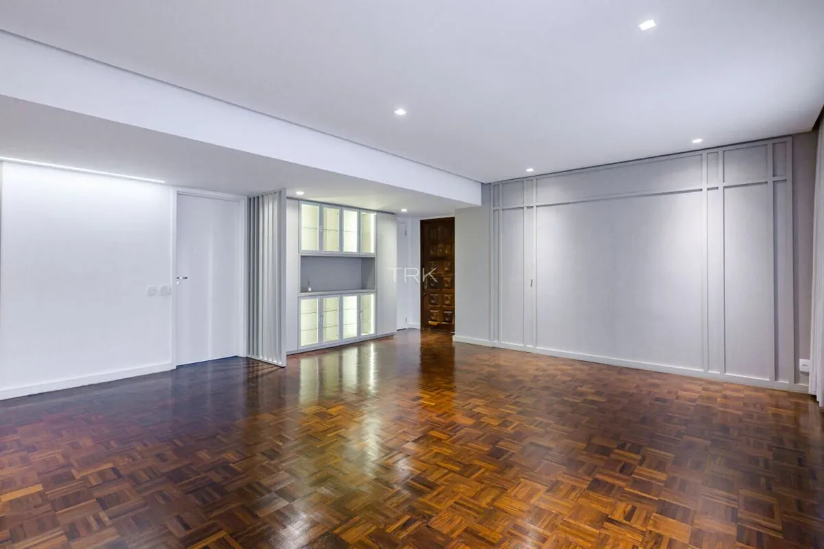 Apartamento com 3 quartos, sendo 1 suíte, para locação na SQS 211, Asa Sul - Bra...