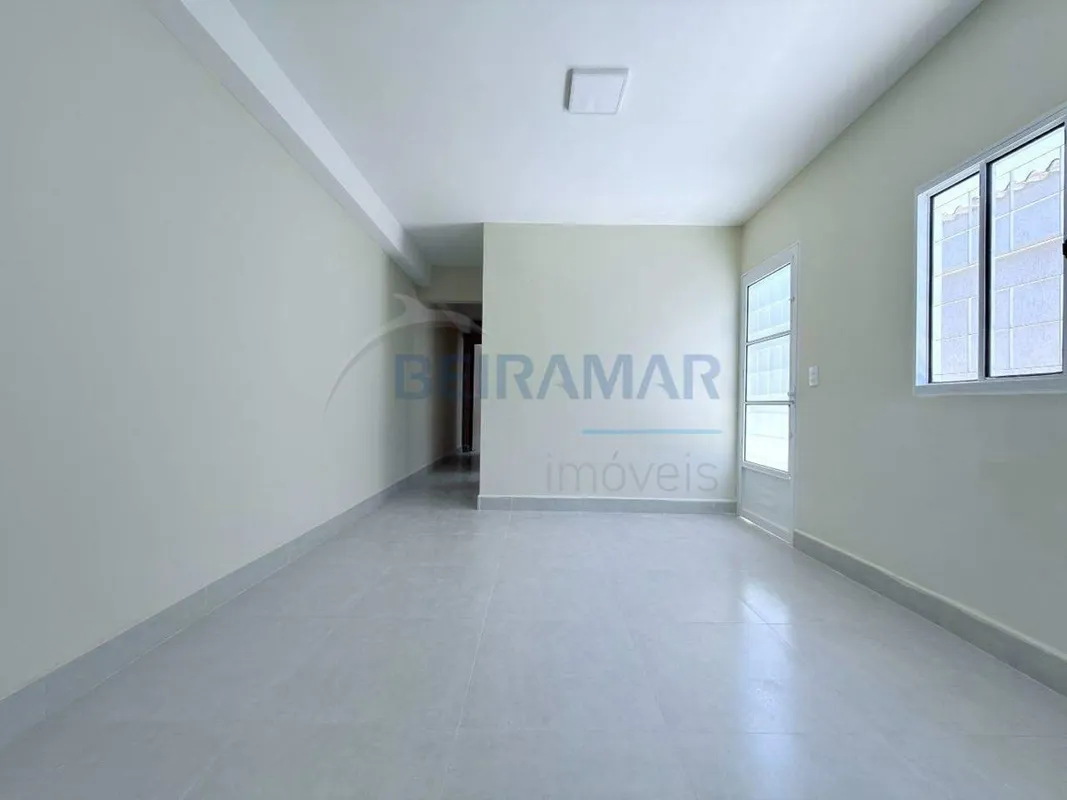 Casa Reformada para Aluguel | 2 Quartos (1 Suíte) | Vaga de Garagem - QNM 22 Con...