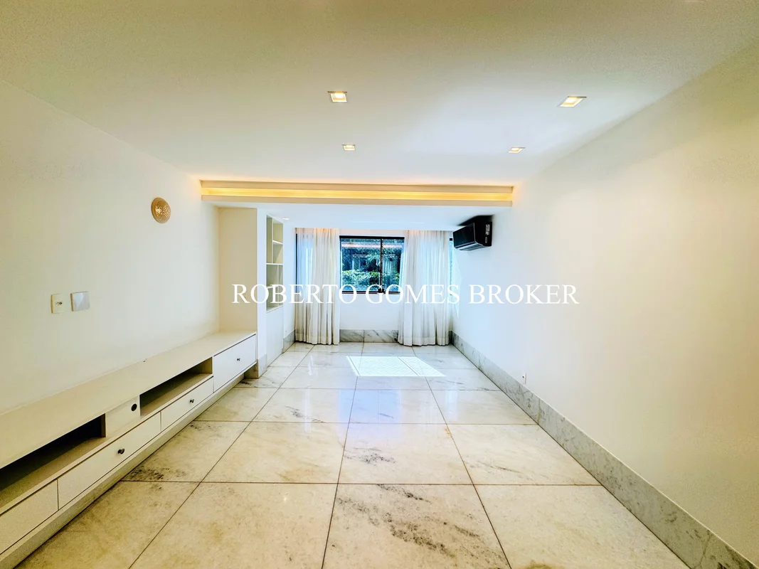 Conheça este lindo apartamento à venda na SQSW 303. Com uma vista livre para den...