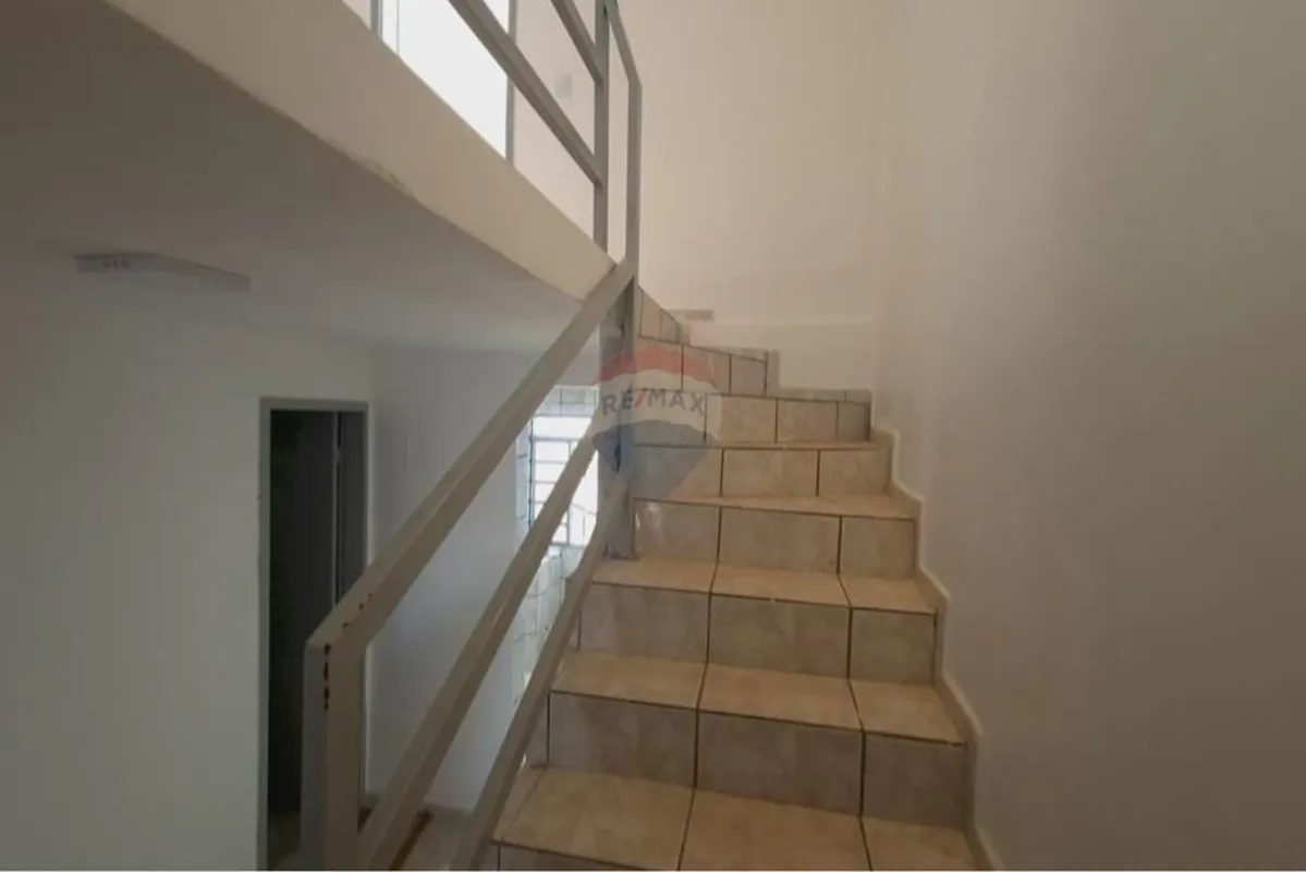 Vende - se sobrado de 80m² construídosLocalização : QN 8E Conjunto 05Sobrado com...