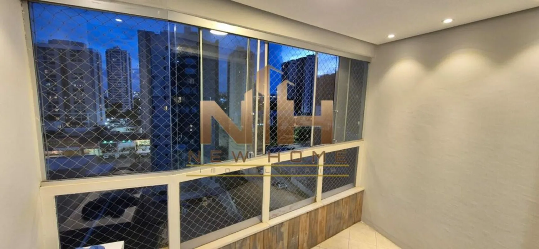 Pronto para morar e extremamente ventilado! Este apartamento r se destaca por se...