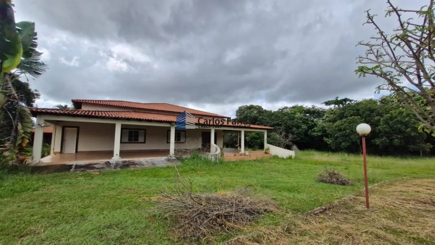 CHÁCARA À VENDA ESCRITURADA E REGISTRADA Condomínio fechado com segurança 24 hor...