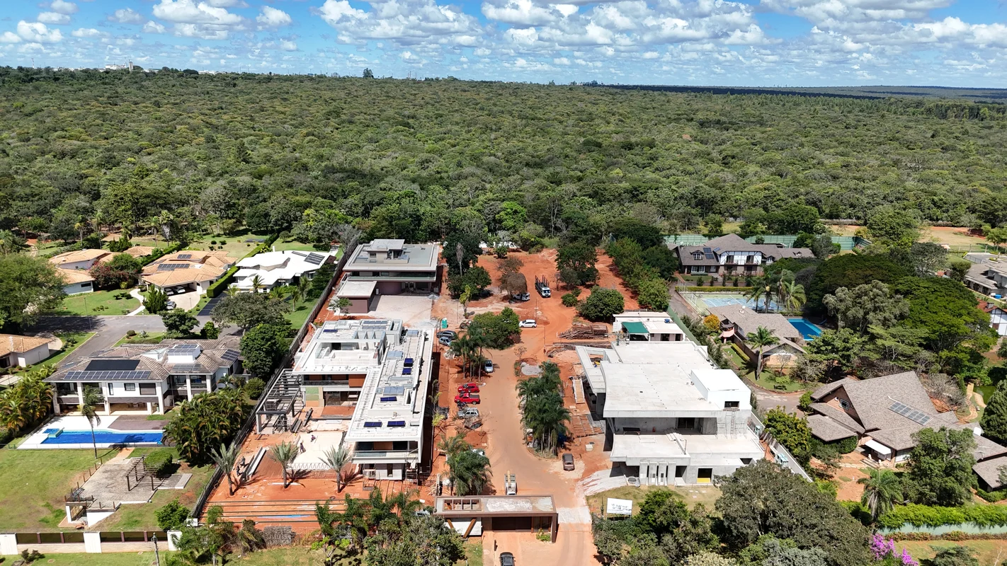 BBS vende terreno na SMDB 13 lote 15. Lote com 2400m2 com área verde. Fundo com ...