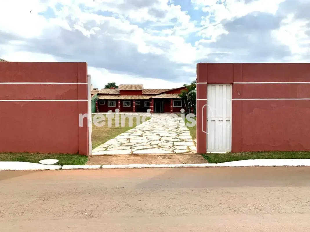 Imóvel Casa térrea com ampla área externa, com aproximadamente 200m² e lote de 8...
