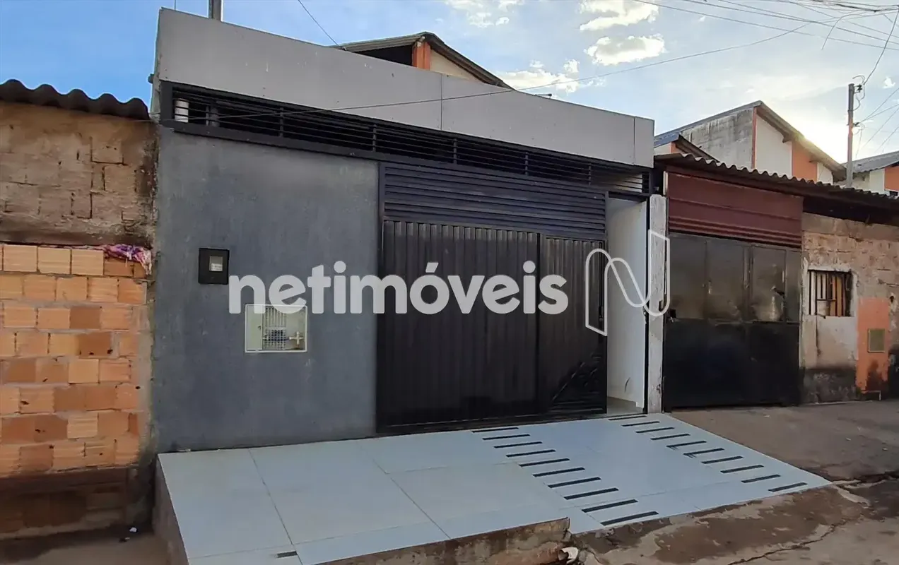 Imóvel Casa reformada com dois pavimentos, com aproximadamente 120m² e lote de 9...