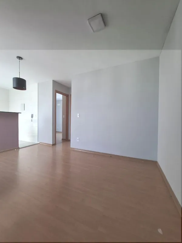 Apartamento com 02 quartos, sendo 01 com armários, sala ampla, cozinha americana...
