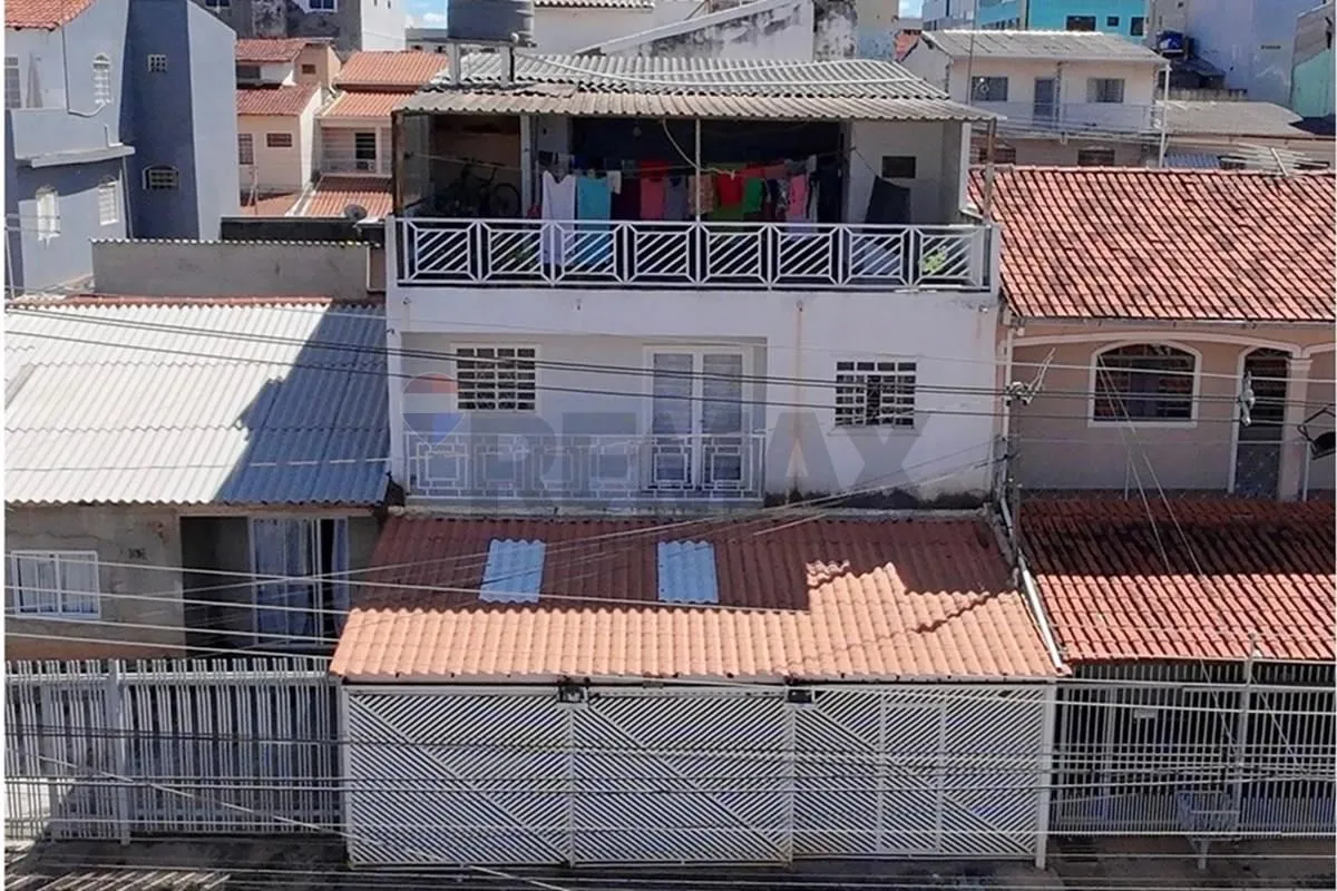 Localização Privilegiada: Situada na QS 04 do Riacho Fundo I, em uma região de f...