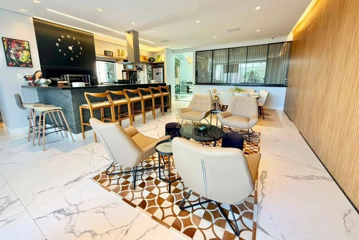 CASA AUTOMATIZADA COM 3 SUÍTES, HOME CINEMA E PISCINA AQUECIDA NA RUA 12 VICENTE...