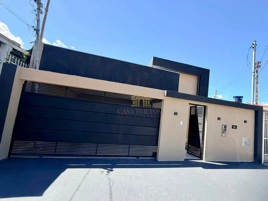 CASA MODERNA COM 3 SUÍTES, PISCINA AQUECIDA E AUTOMAÇÃO NA QNJ 12 ACEITA FINANCI...
