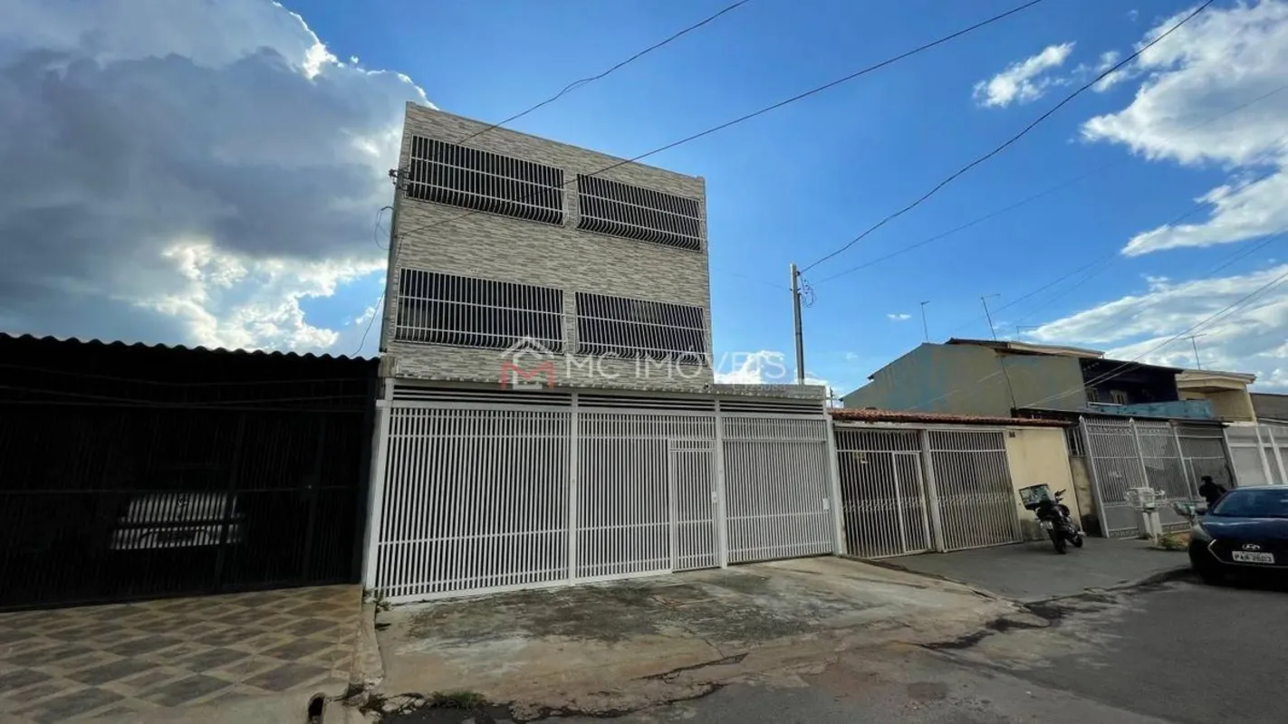 Sobrado à Venda na QNO 11, Conjunto G – Setor O, Ceilândia Norte | 3 Quartos | Á...