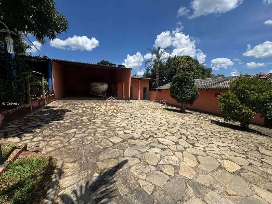 Rancho à Venda no Corumbá | 4 Quartos (3 Suítes) | Piscina Aquecida | Porteira F...