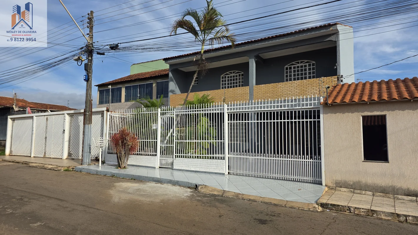 LINDA CASA A VENDA DE 04 QUARTOS, 02 SUÍTES NA 0S 07, ÁGUAS CLARAS.SOBRADO COM Á...