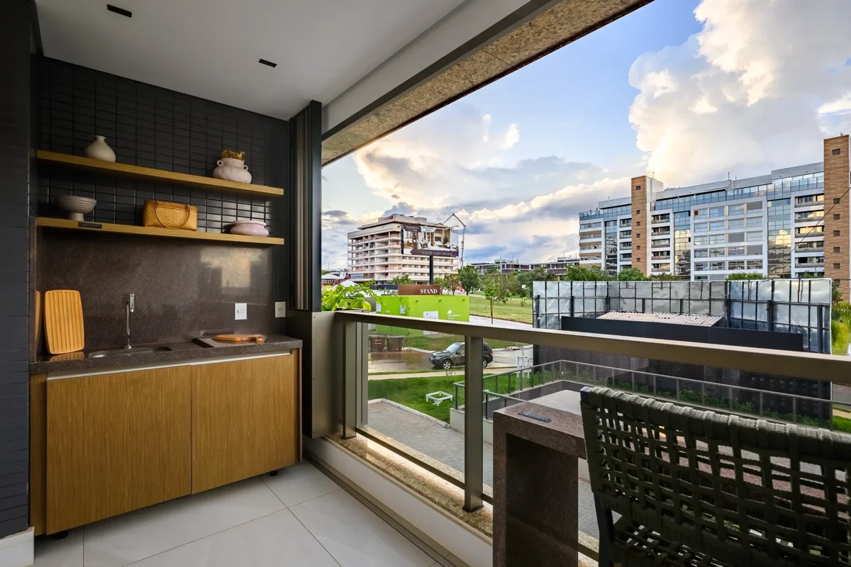 Este lindo apartamento na SQNW 304 conta com marcenaria Bomtempo, é perpendicula...
