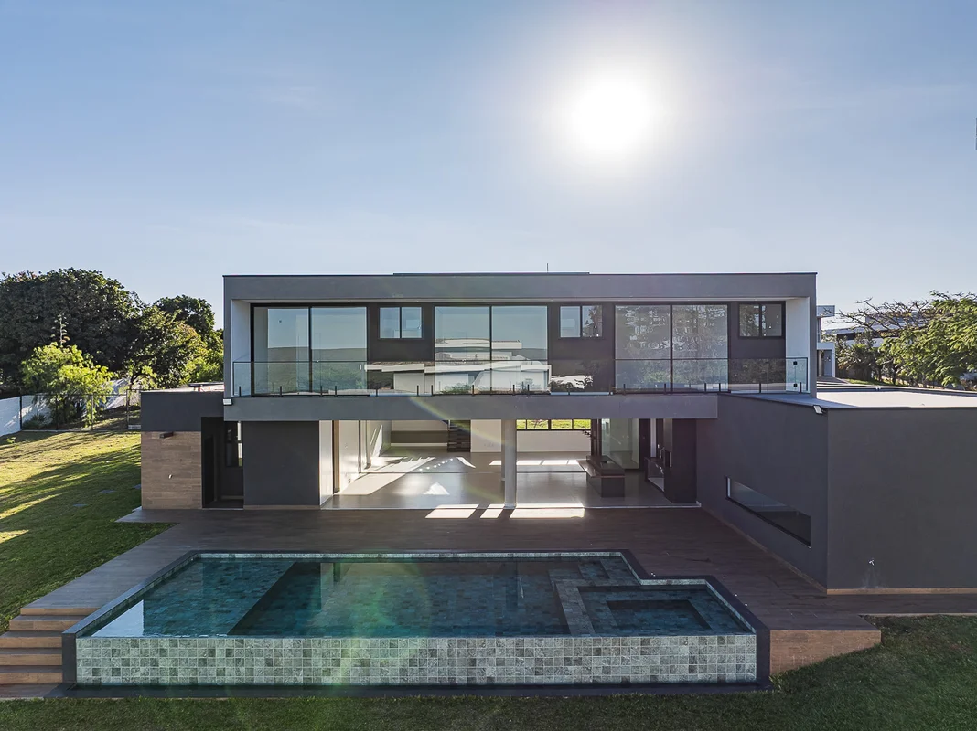  Exclusividade, arquitetura contemporânea e integração total com a natureza no P...