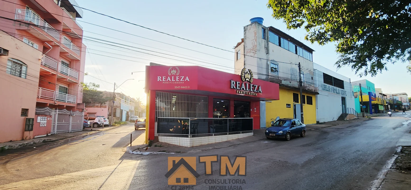 OPORTUNIDADE!IMÓVEL COMERCIAL, DE ESQUINA, LOJA E APARTAMENTOSNO IMÓVEL POSSUI E...