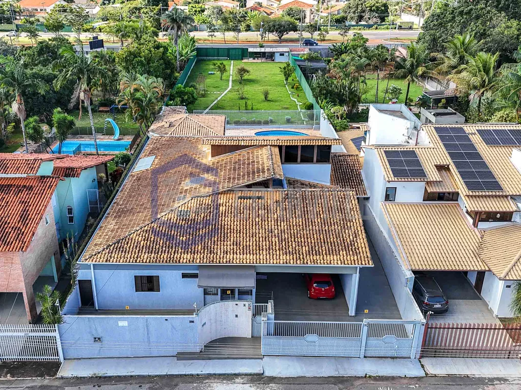 Exclusividade e Elegância: Residência de Alto Padrão com Jardim de 1.000m²Majest...