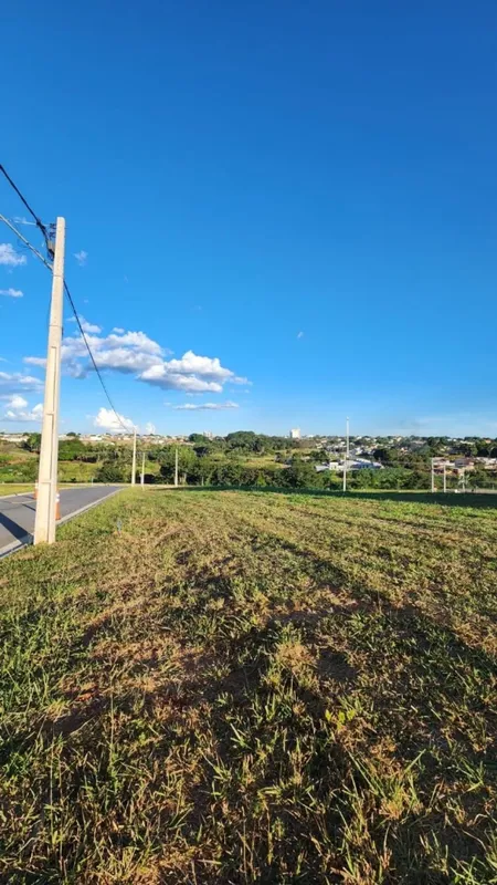 Excelente lote com 230,40 m² no Jardins Versalhes, ideal para quem deseja constr...