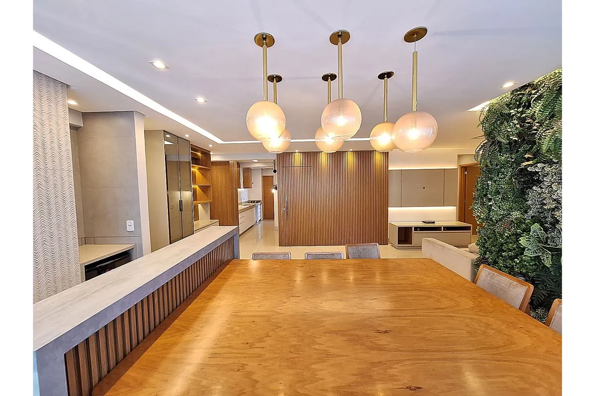 Apartamento sofisticado com 125mÂ², hall privativo e semi mobiliado, nascente, t...