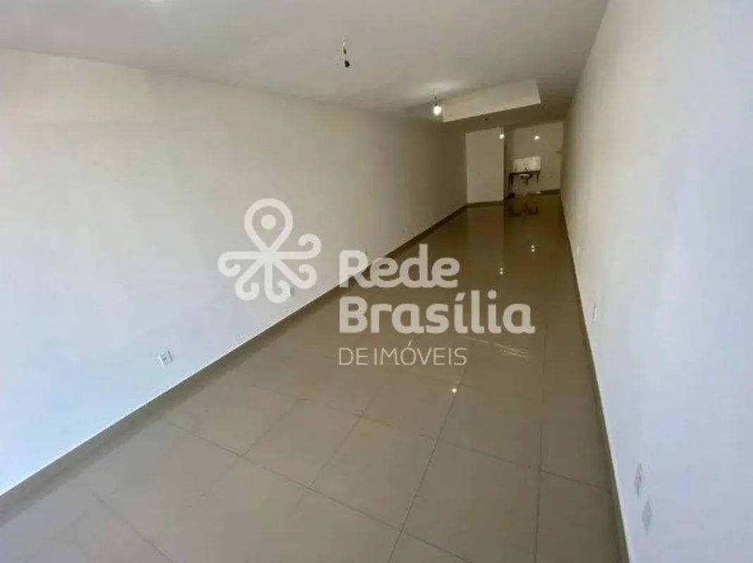 Loja com banheiro privativo, piso em porcelanato e excelente acabamento.Localiza...