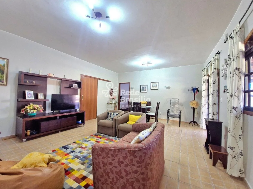 Condomínio Ouro Vermelho ILinda casa colonial espaçosaFinanciamento: nãoPermuta:...