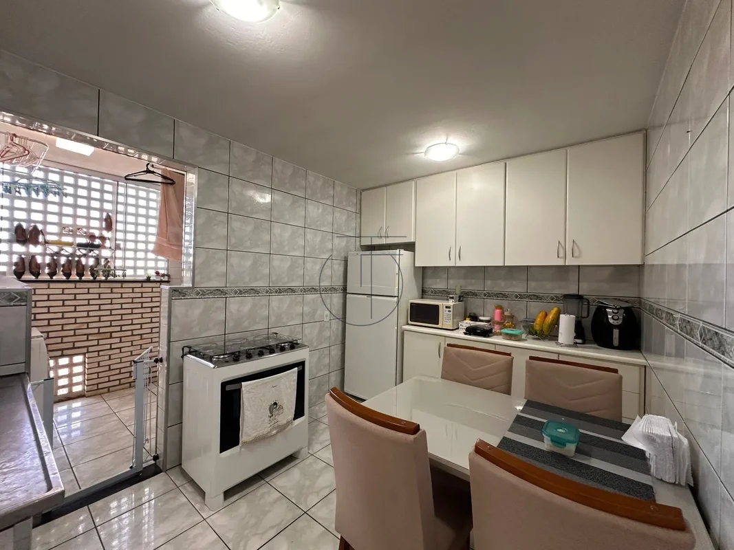 - 3 dormitórios bem distribuídos- 2 banheiros - Área útil de 70m²- Vaga de garag...