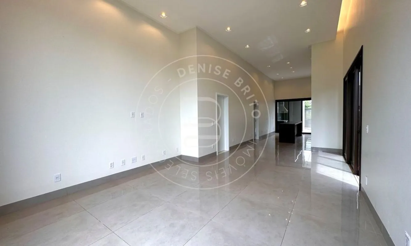 Casa térrea com 157 m² construídos em terreno de 300 m², 3 suítes e varanda gour...