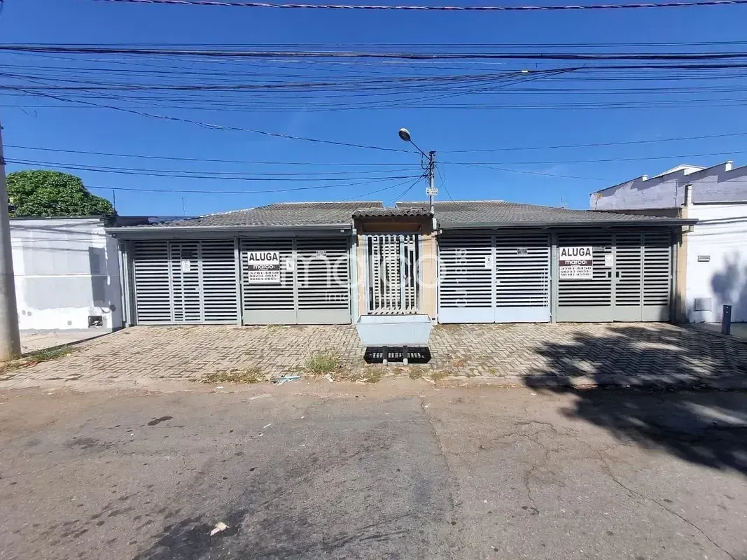 02 Quartos, sala, cozinha estilo americana, banheiro social c/ blindex, área de ...