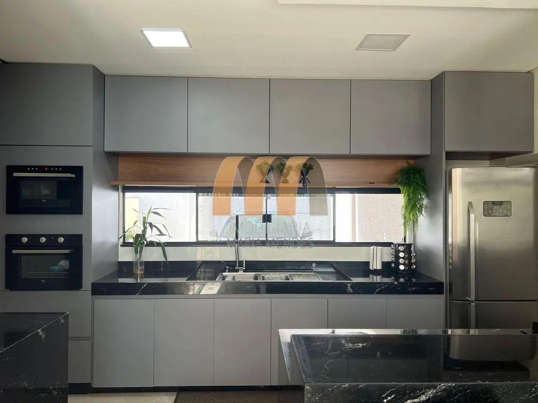 Vendo casa semi - mobiliada no bairro São João Lote: 200 m2Área construída: 139 ...