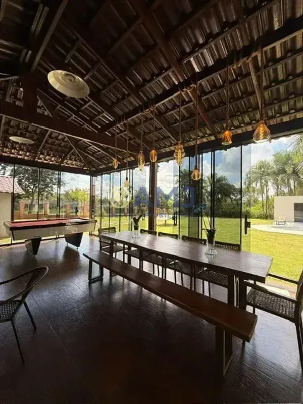 CHÁCARA DE ALTO PADRÃO À VENDA CONDOMÍNIO TERRA DO BOI HIDROLÂNDIA/GO Sala ampla...