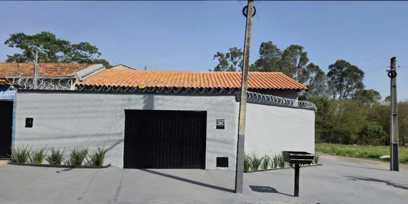 CASA DE ESQUINA 3 QUARTOS COM SUÍTE - RESIDENCIAL SANTA FÉ - GOIÂNIA-GO- COBERTU...