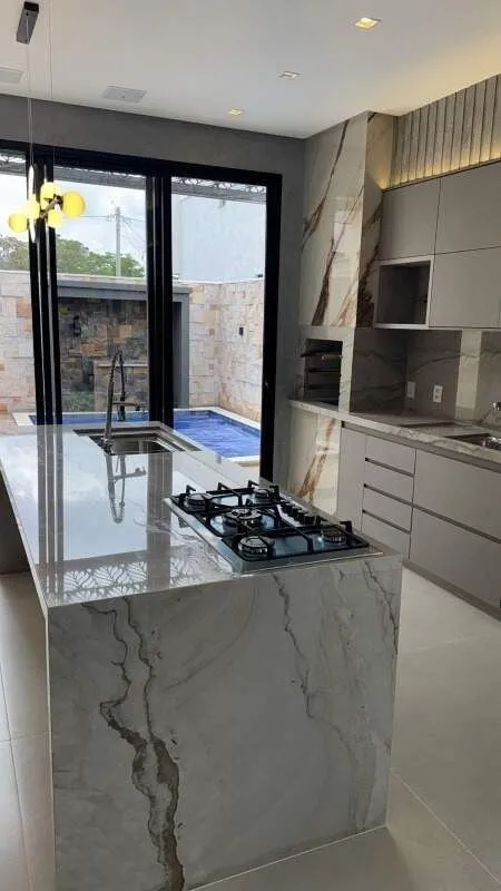 Jardins Bolonha- Senador Canedo Casa com 235 m² 4 quatros 4 suítes sendo uma tér...