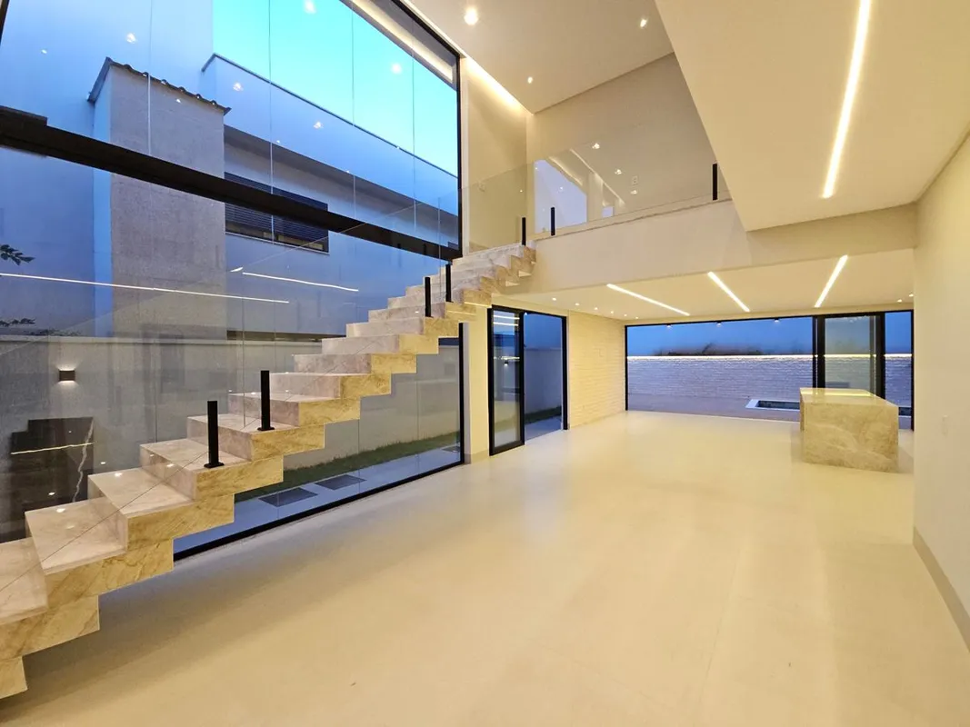 Vendo excelente sobrado novo no Jardins Valencia com 388 mÂ² de terreno e 302 mÂ...