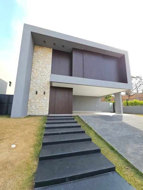 Sobrado de Esquina Alto PadrÃ£o no Alphaville Araguaia501 mÂ² de terreno | 378 m...