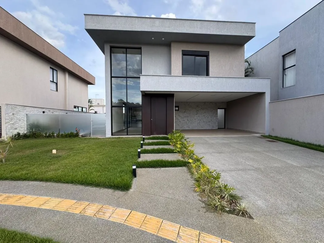 Sobrado com 200mÂ² de construÃ§Ã£o em um lote com 302mÂ².3 suÃ­tes plenas, sendo...