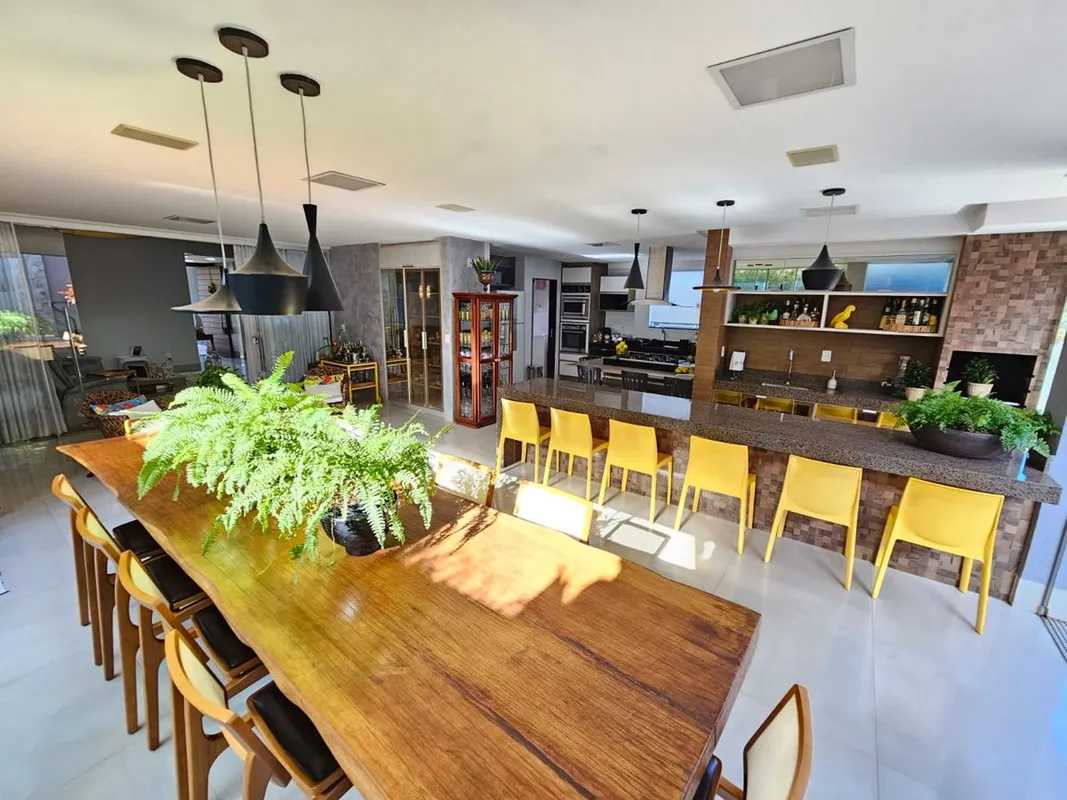 Vendo excelente sobrado no condomÃ­nio Jardins ValÃªncia com 325 mÂ² de Ã¡rea co...