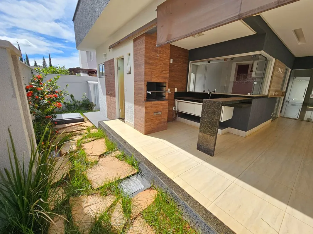 Vendo casa tÃ©rrea no Jardins ValÃªncia com 210 mÂ² em um lote de 400 mÂ²Na part...