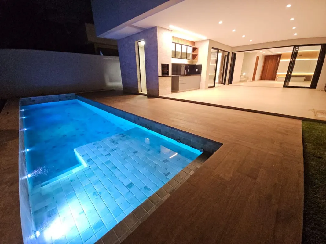 Vendo excelente sobrado novo no Jardins Valencia com 390 mÂ² de terreno e 310 mÂ...