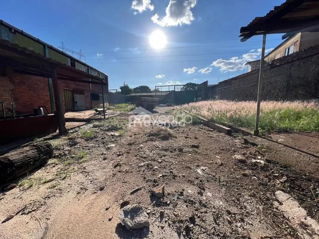 Galpão de 480 metros, Uma Parte Coberta é um Terreno Aberto. Otima Localização. ...