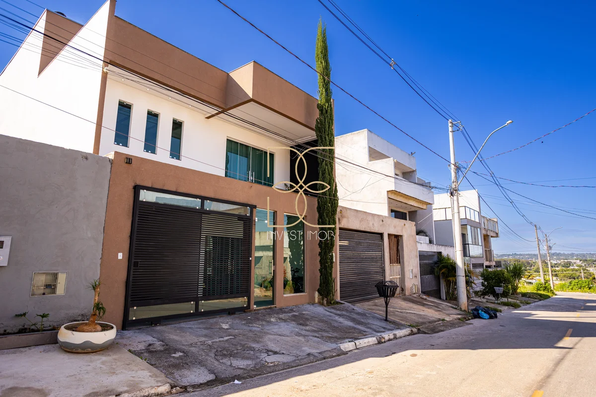 BE INVESTE IMOB VENDE:CASA MODERNA À VENDA | QE 50 – GUARÁ IISe você procura esp...
