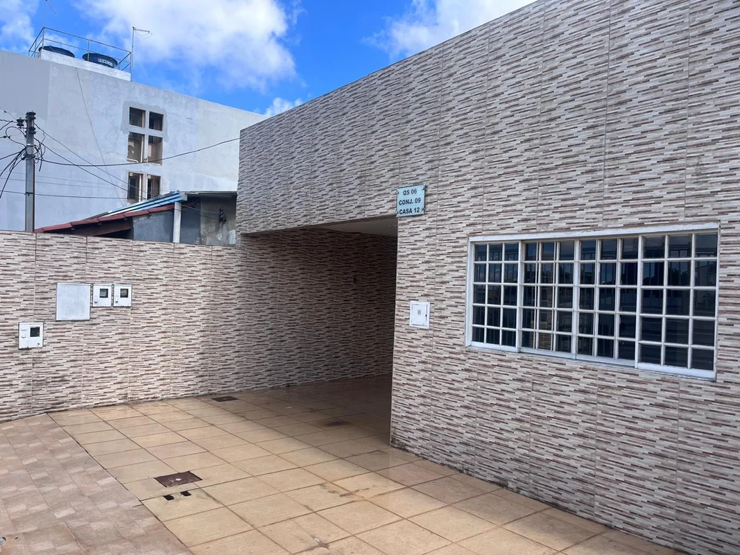 Oportunidade! Localizado na QS 6 Conjunto 9, Riacho Fundo I, sobrado com 4 Quart...