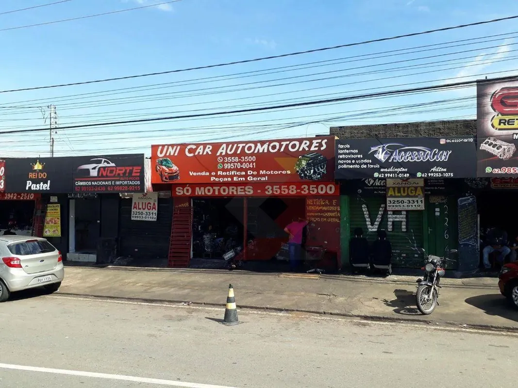 Loja comercial com aproximadamente 20m², com banheiro.Localizada na Av. Pedro Lu...