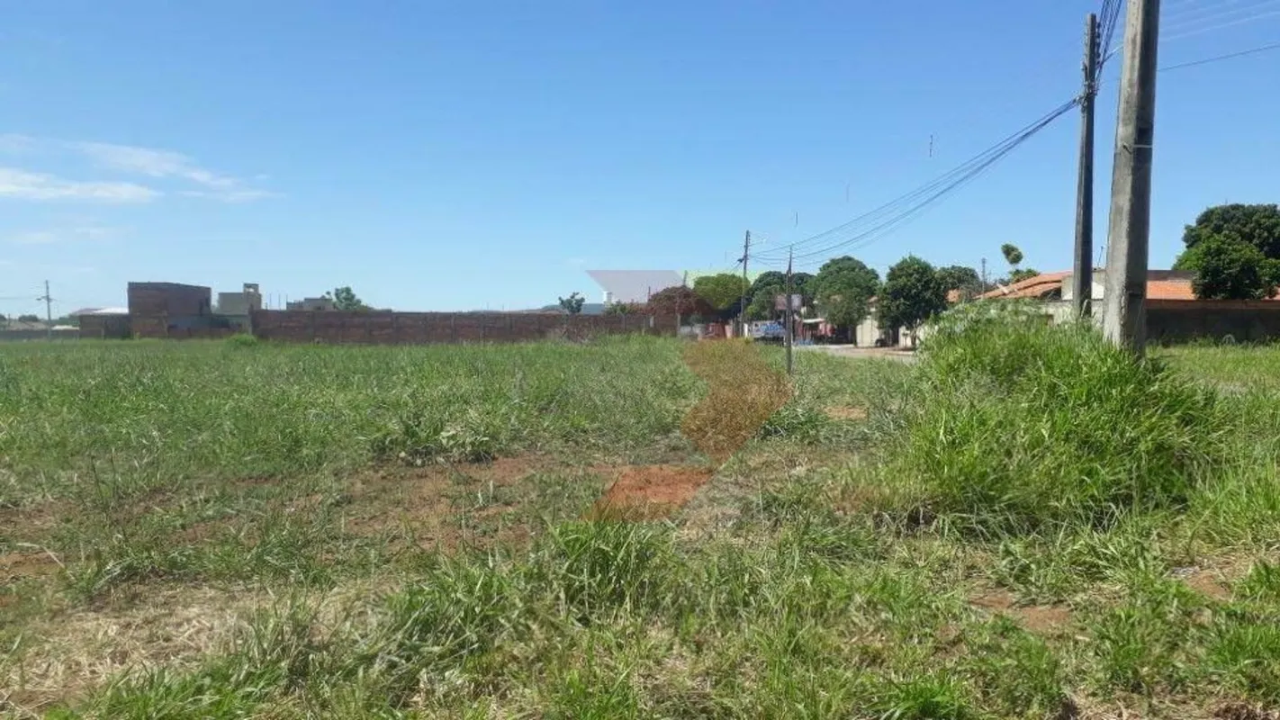 área de esquina com 591m², localizada na Rua Raul Pompéia esquina com Rua Resend...