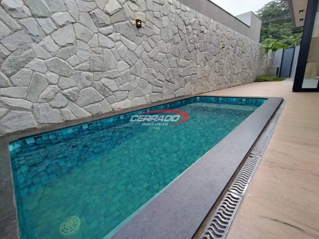 O ápice do alto padrão: Casa linear com imponência e acabamento premium ! Viva a...