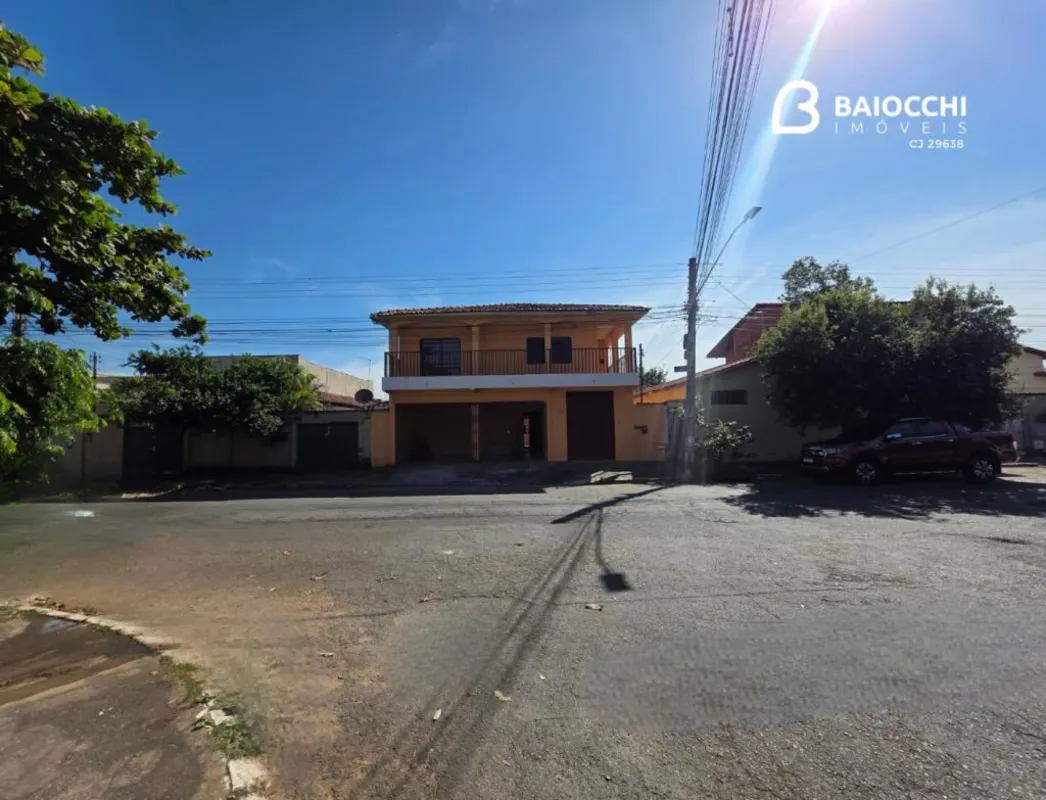 Sobrado à venda no Setor dos Funcionários, excelente oportunidade para uso resid...