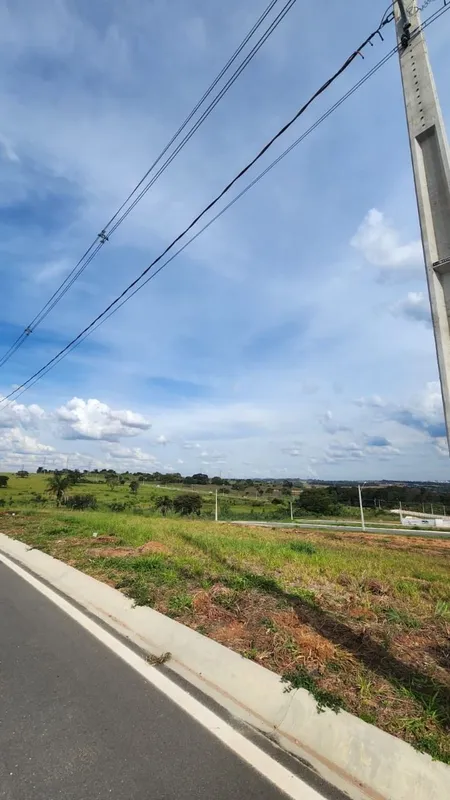Lote de 250m² disponível no Condomínio Vinhas Flamboyant, em Senador Canedo, loc...