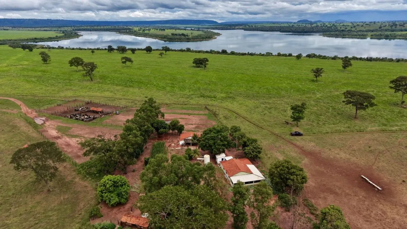Localizada na zona rural de Itarumã, esta fazenda representa uma excelente oport...