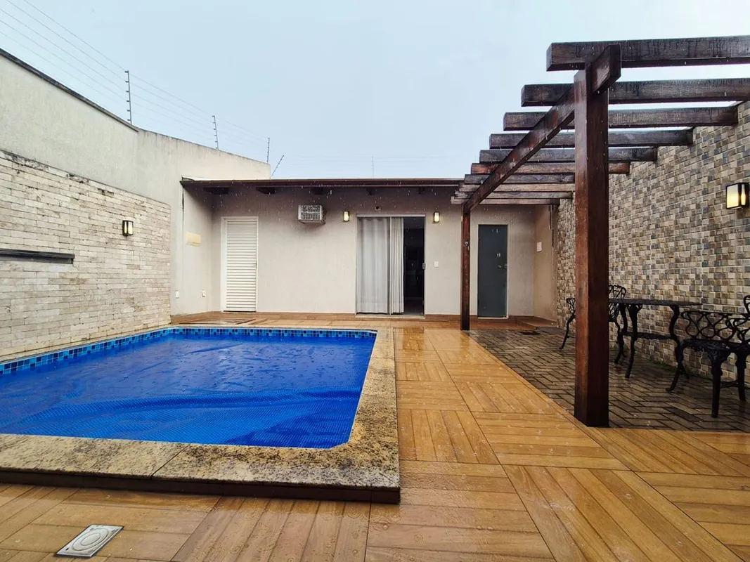 Casa localizada no setor Jaó terreno 222m com 180M construídos 4 quartos, 4 banh...