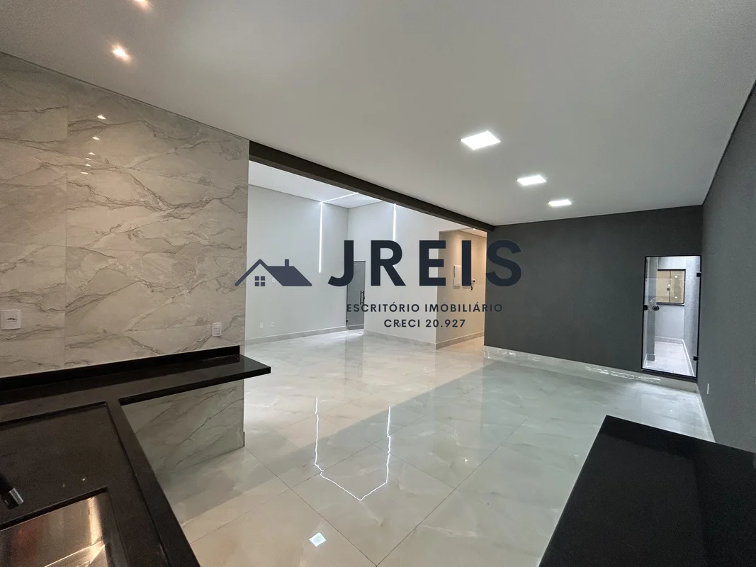 JREIS ESCRITÓRIO IMOBILIÁRIOCasa sendo:* 3 quartos sendo uma suíte com closet;* ...