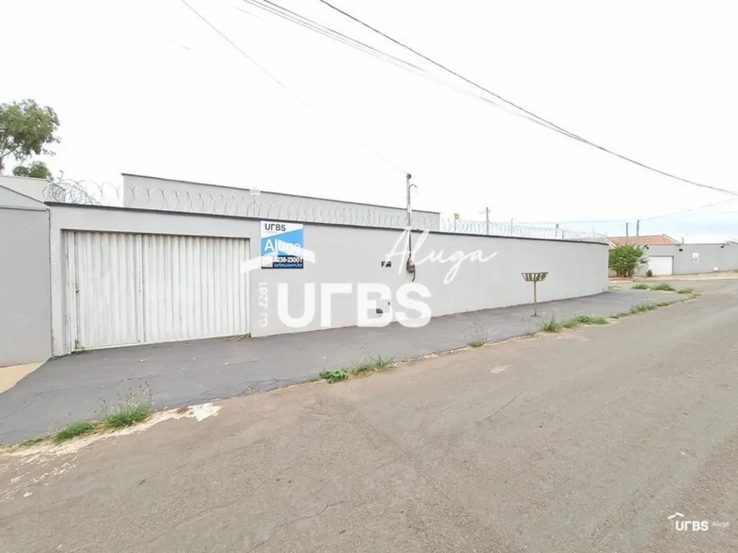 Casa residencial bem conservada disponível para locação em Trindade, perfeita pa...