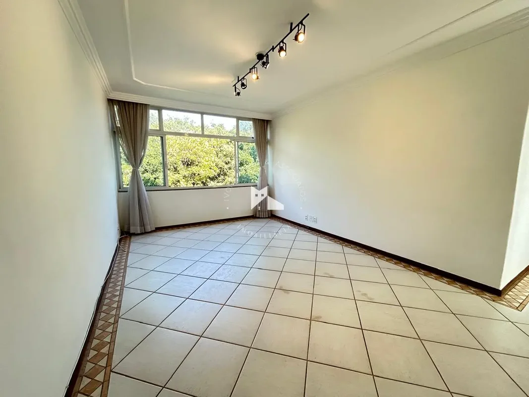 OPORTUNIDADE NA ASA NORTE – SQN 406!Apartamento vazado, vista livre, ventilação ...